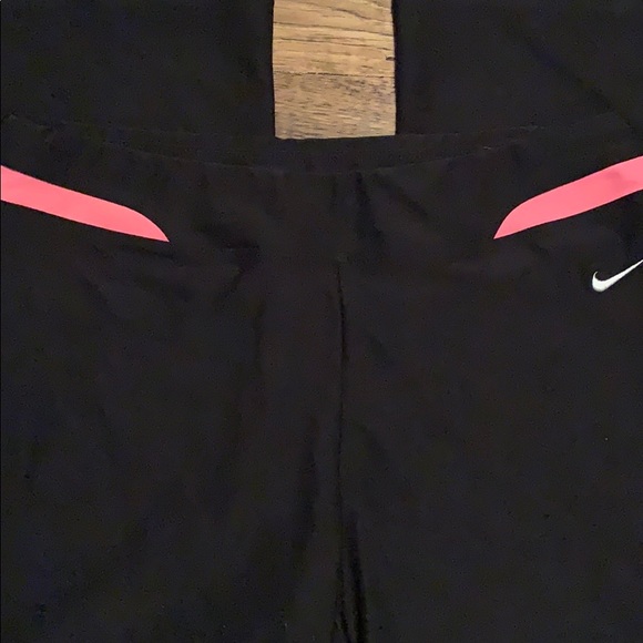 Nike Pants - 🎉Host Pick🎉Nike capris